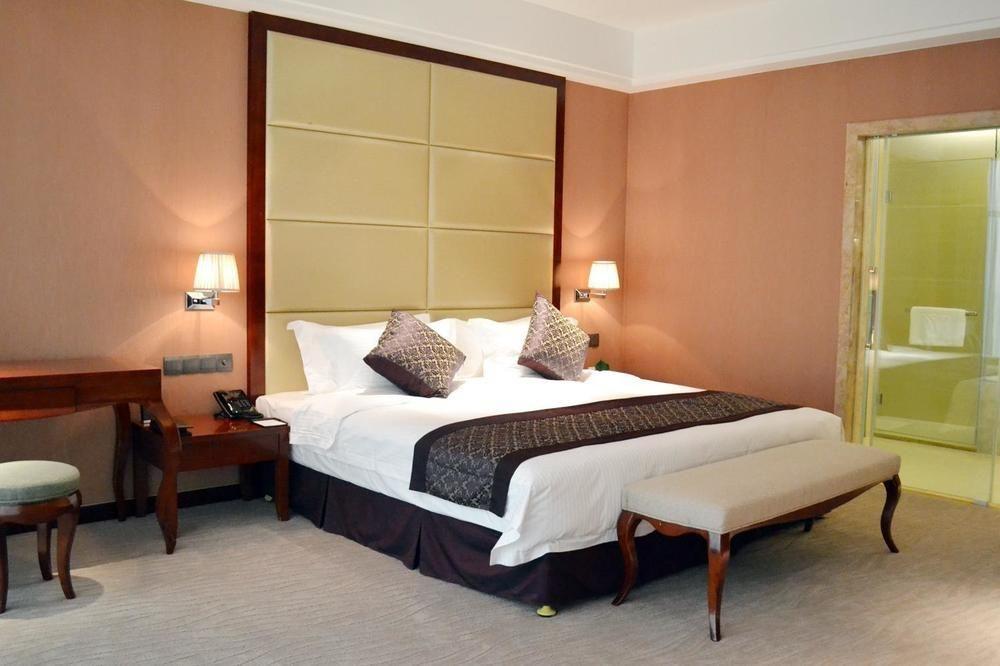Wuhan Tianchimel Hotel Exterior photo
